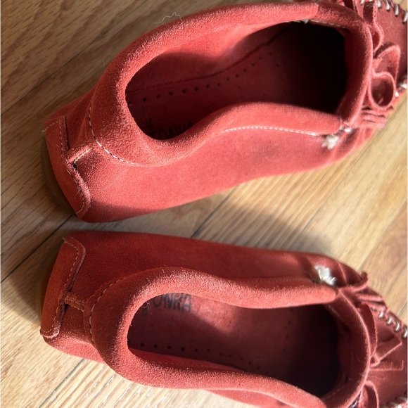 Red Minnetonka moccasins size 9 - Picture 3 of 7